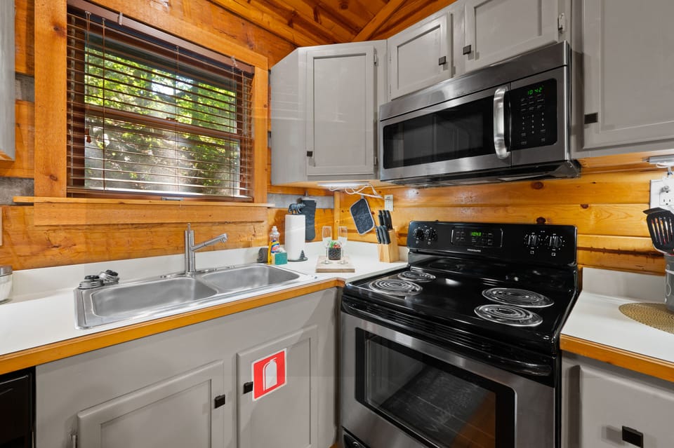 Fully stocked kitchen with baking dishes,cups,bowls,plates,cutlery,oil,salt+ pep