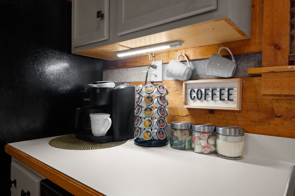 Keurig Duo! Coffee, tea, and hot cocoa provided. decaf too and sugar/creamer!