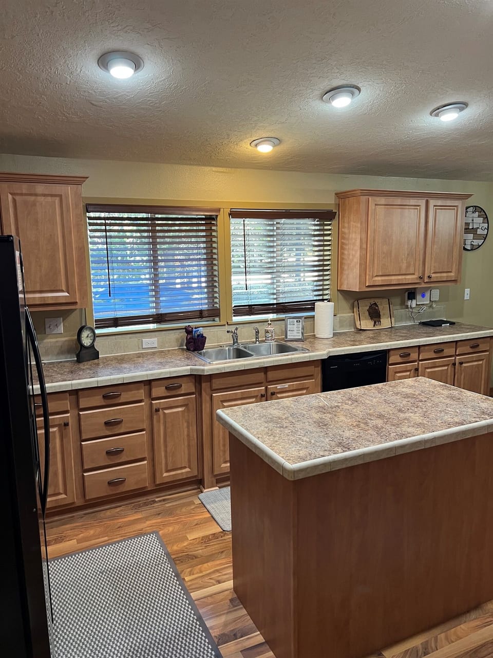 Full Kitchen with Fridge, Stove, Microwave, and Dishwasher