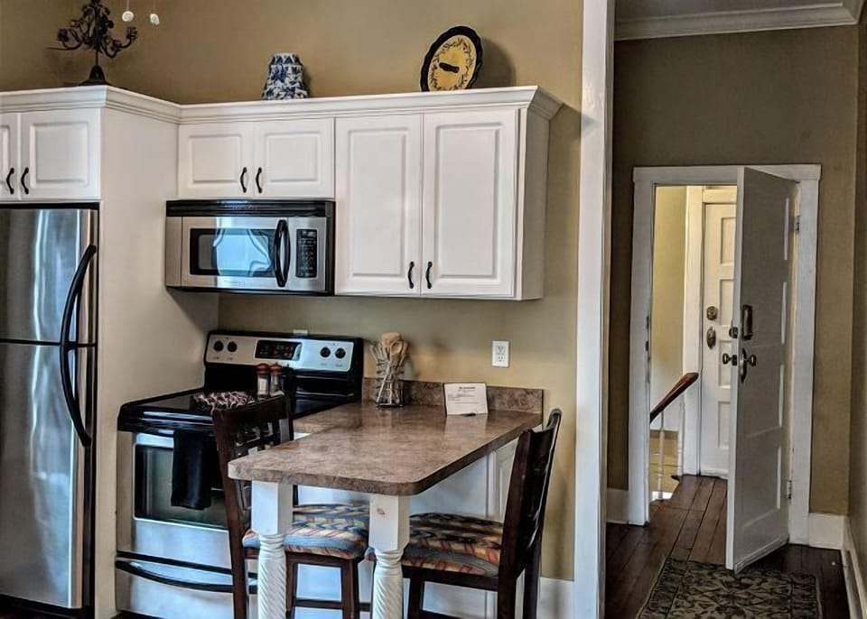 Kitchen breakfast bar for 2