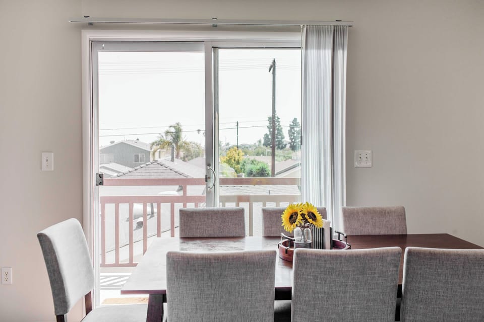 Dining area attached to patio facing the ocean