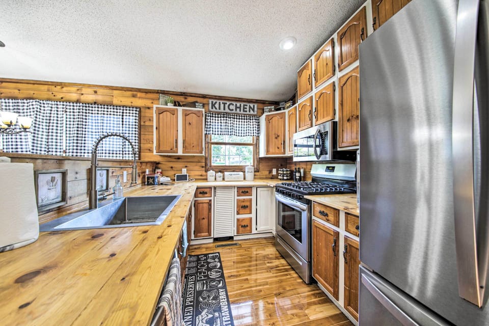 Fully Equipped Kitchen | Main Floor | 2,106 Sq Ft