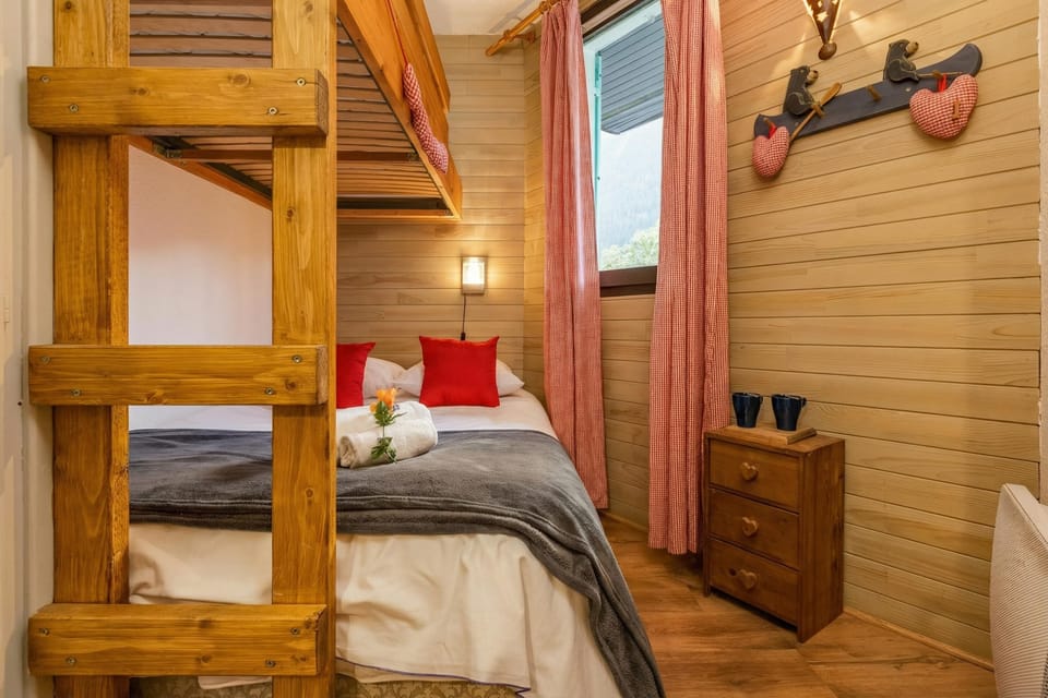 Cozy second bedroom