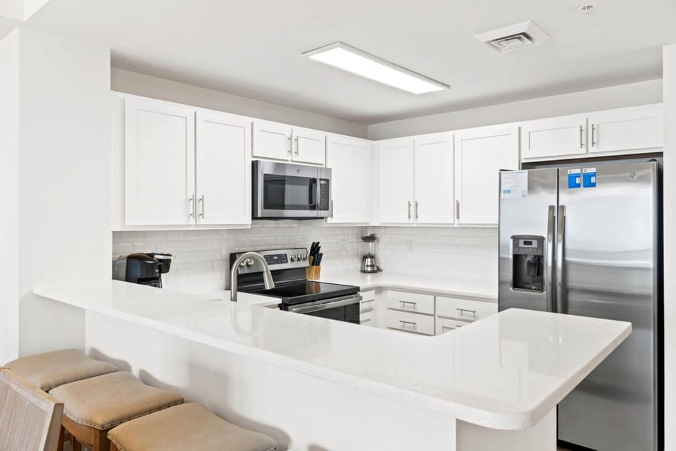 Kitchen with Breakfast Bar