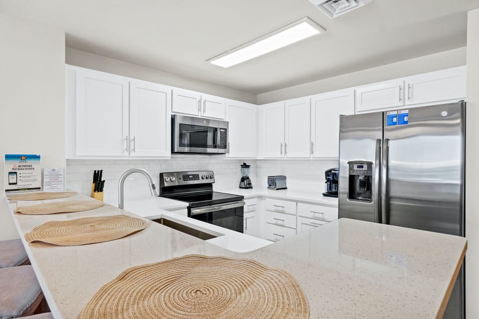 Kitchen with Breakfast Bar