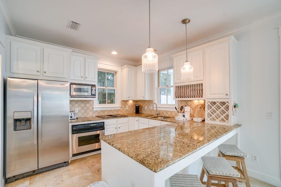 Kitchen with Breakfast Bar