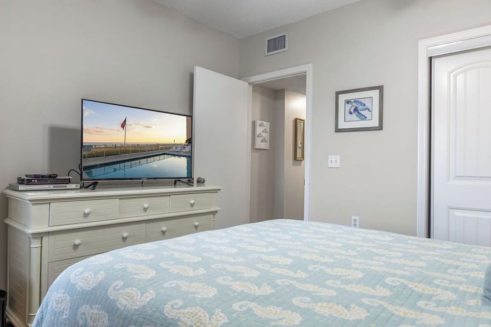 Guest Bedroom - The spacious guest bedroom features Queen bedding, plenty of storage for your personal belongings, and a television to help you unwind at night.