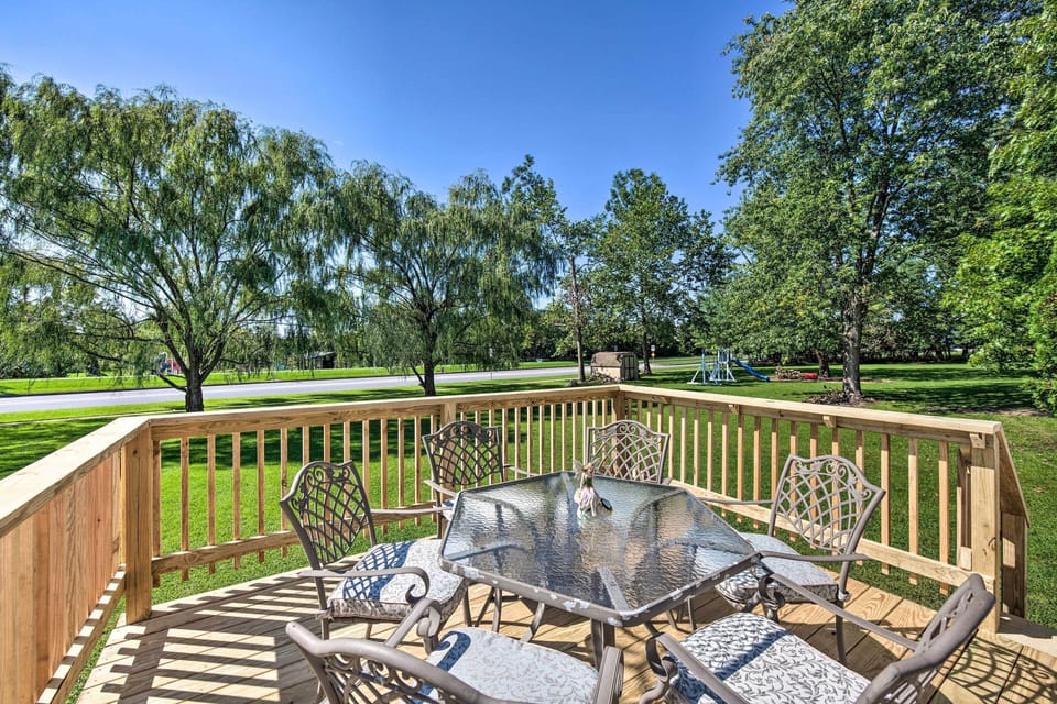 Deck | Dining Area | Private Yard