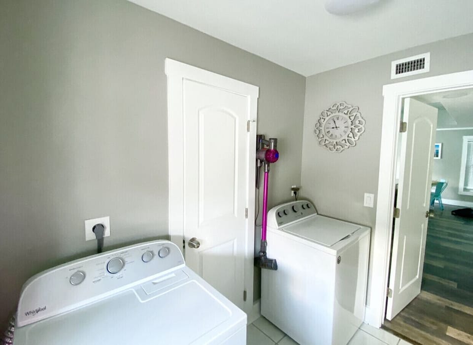 Full size laundry 