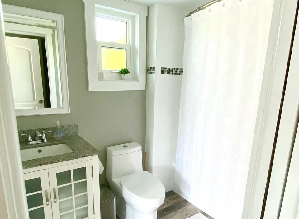 Upstairs bathroom 