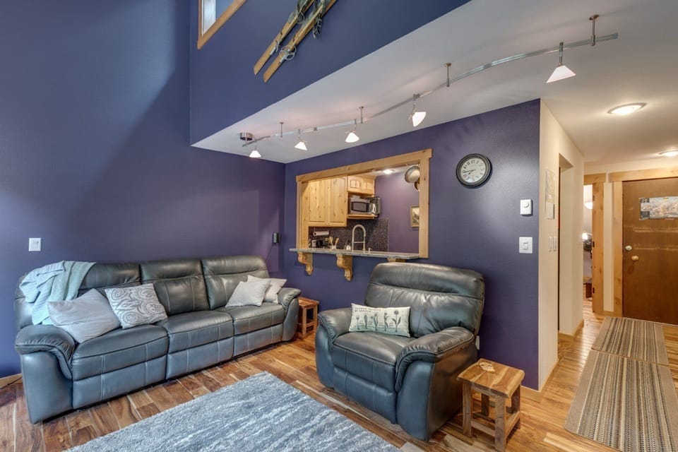 Home Decor, Furniture, Indoors, Living Room, Couch