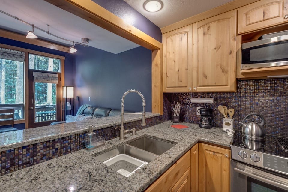 Indoors, Sink, Sink Faucet, Kitchen, Granite