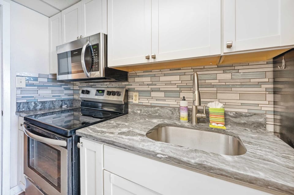 Equipped  Kitchen for Easy Dining 🍽️

