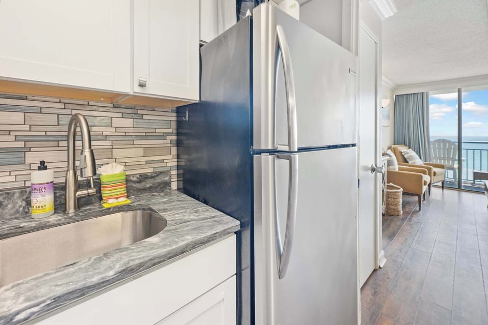 Equipped  Kitchen for Easy Dining 🍽️
