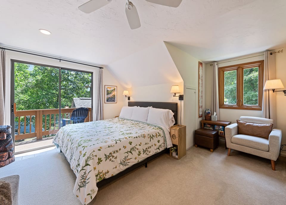 King size bed and reading nook