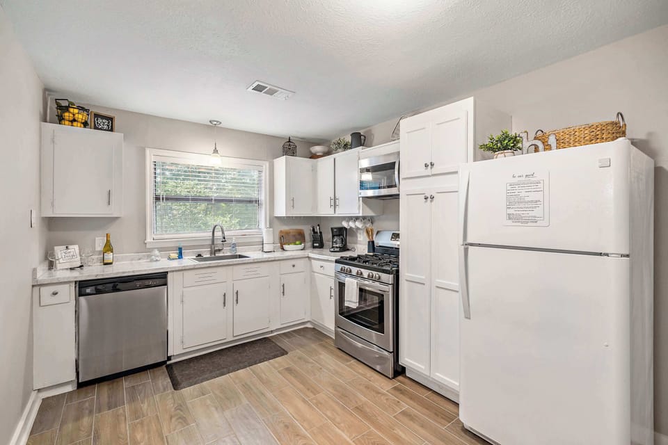 Fully Equipped Kitchen: Create culinary masterpieces in this bright, stylish kitchen.