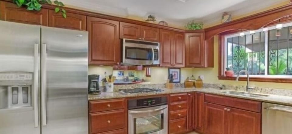Gas Range w/5 Burners, Full Laundry Area, Granite Counter.
pots/pans Skillets.