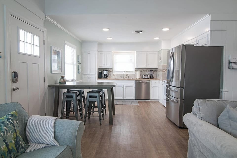 Eat-in Kitchen