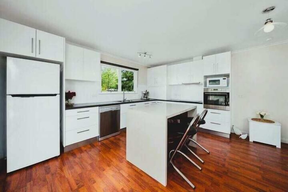 Well-appointed modern kitchen with dishwasher