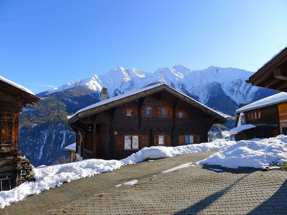 Sky, Mountain, Building, Snow, Property, House, Slope, Window, Wood, Highland