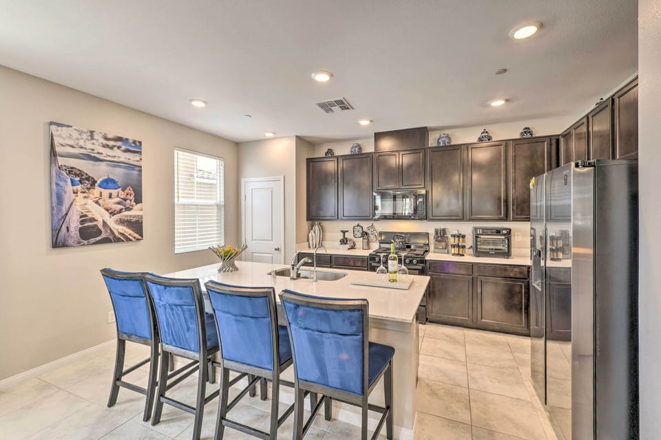 Kitchen | Island w/ Seating