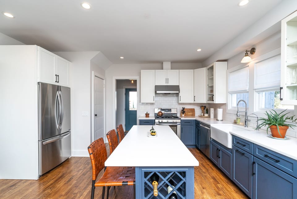 Brand new eat in kitchen, 3 seater island, water filter system 