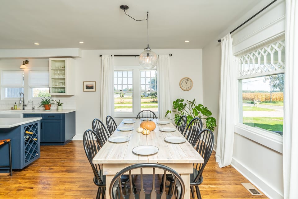 Dining for 8 guests