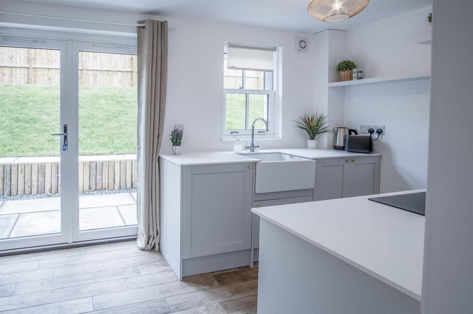 Brook Cottage - 2 Bedroom Cottage - Dale (6315)