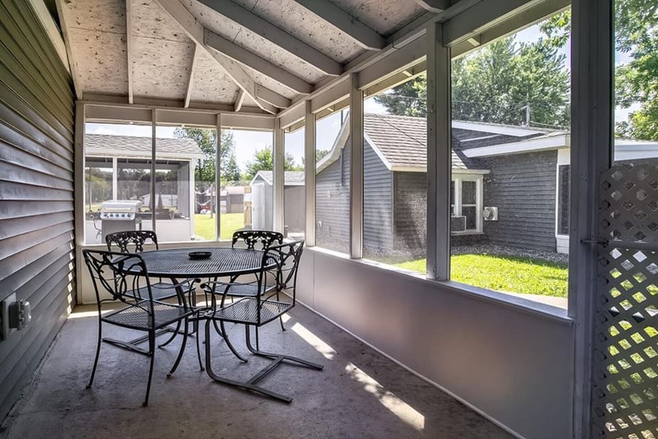 Catfish Sceened Porch