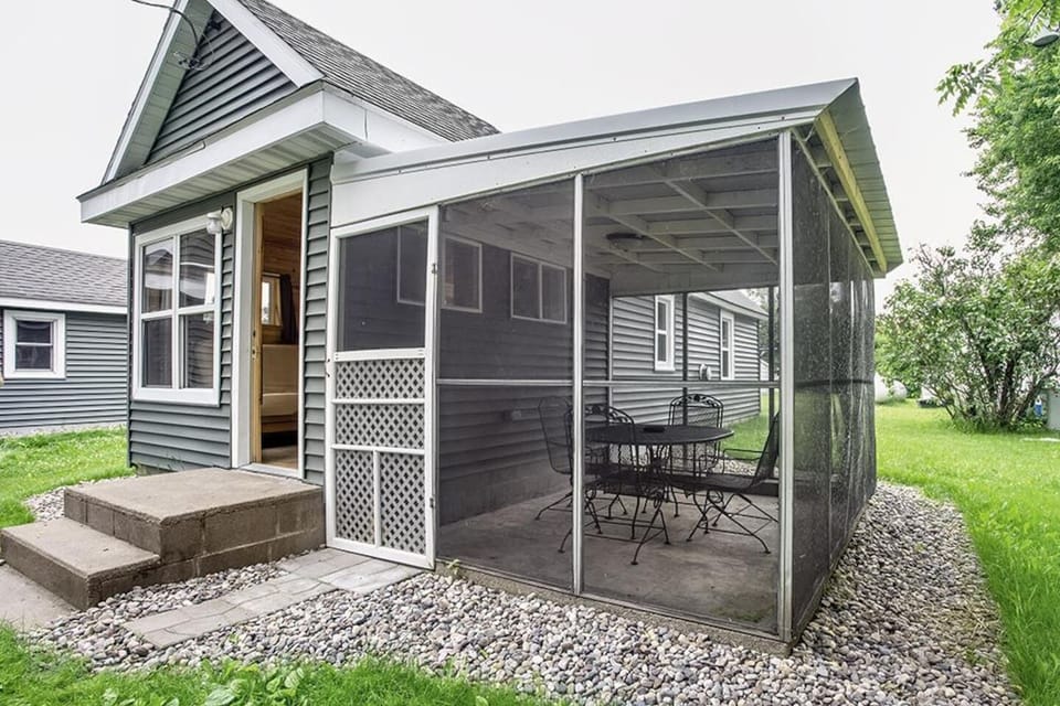 Turtle Screened Porch