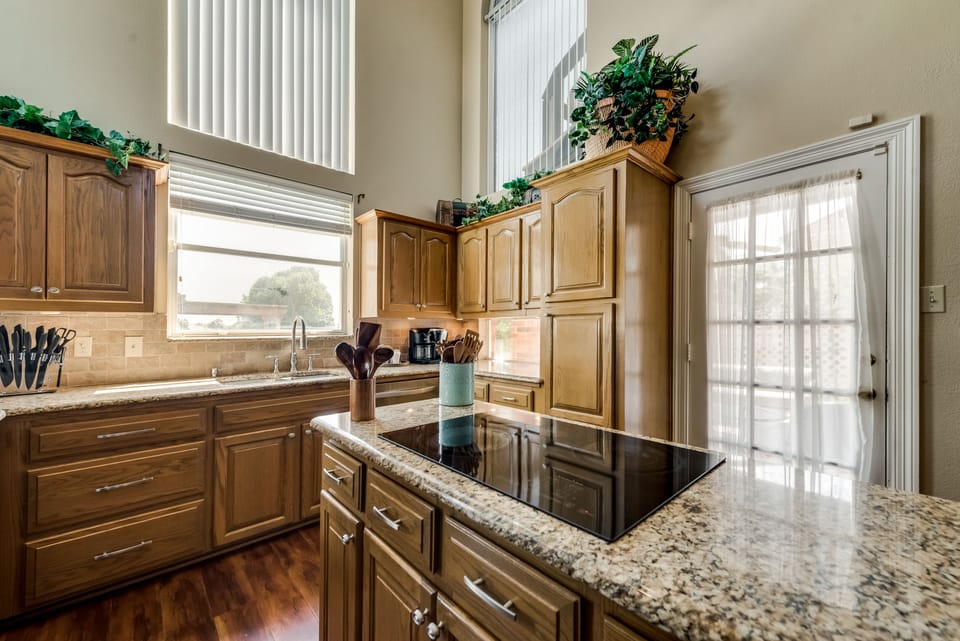 Fully equipped kitchen.