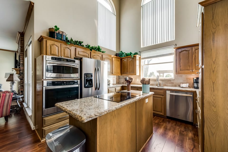 Fully equipped kitchen.