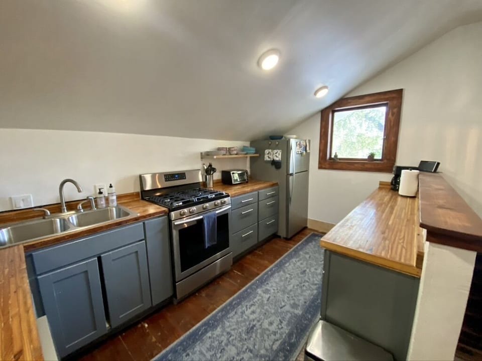 Gas range, dishwasher, microwave, toaster oven, fridge