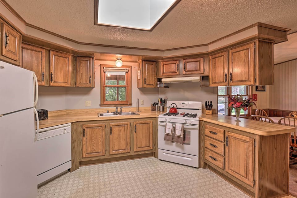 Fully Equipped Kitchen | Pots & Pans