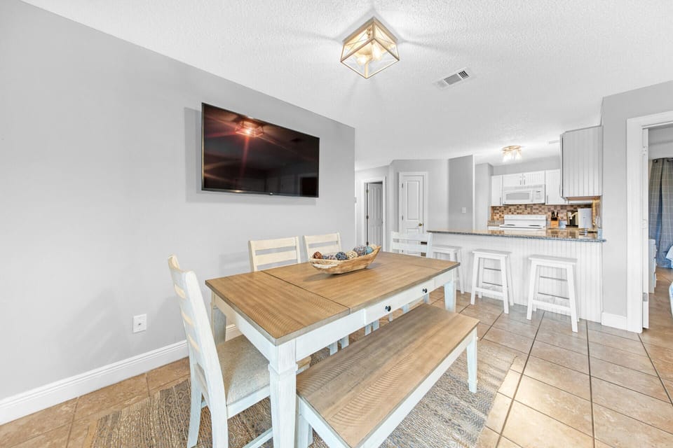 Dining Table for 6+