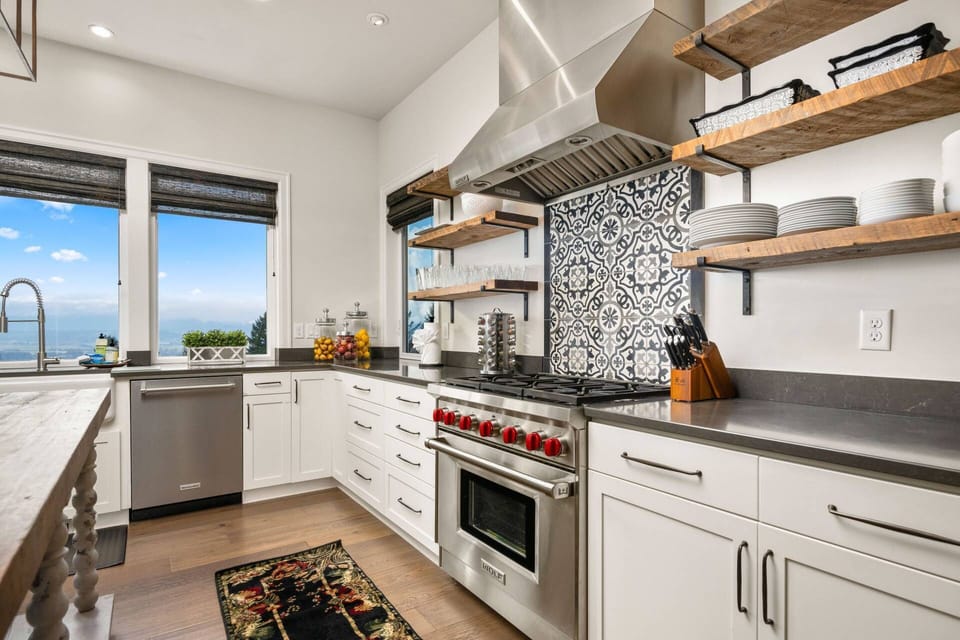 It’s a beautifully decorated house with all modern appliances.   -Penny L.