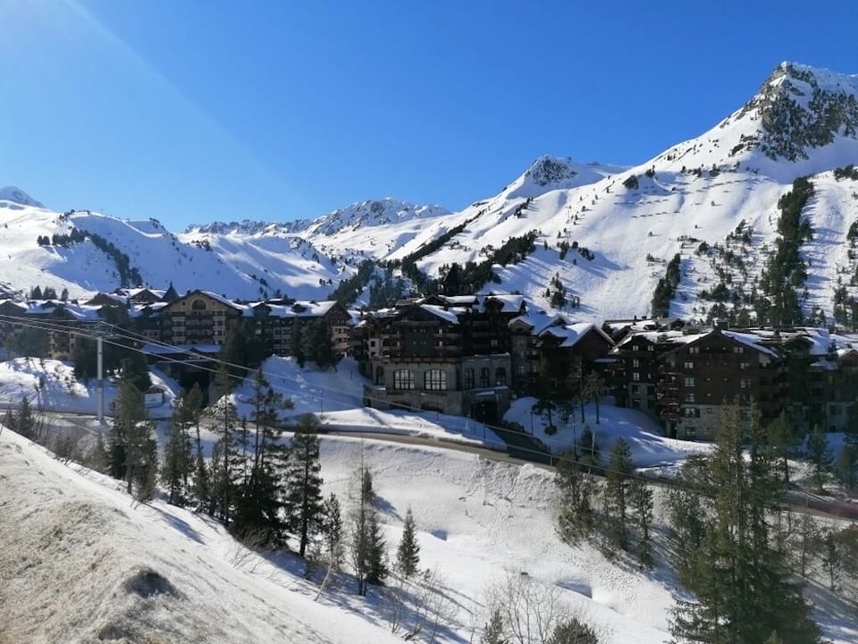 Snow and ski sports
