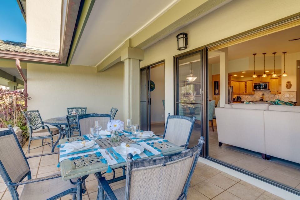 Two dining sets on the lanai