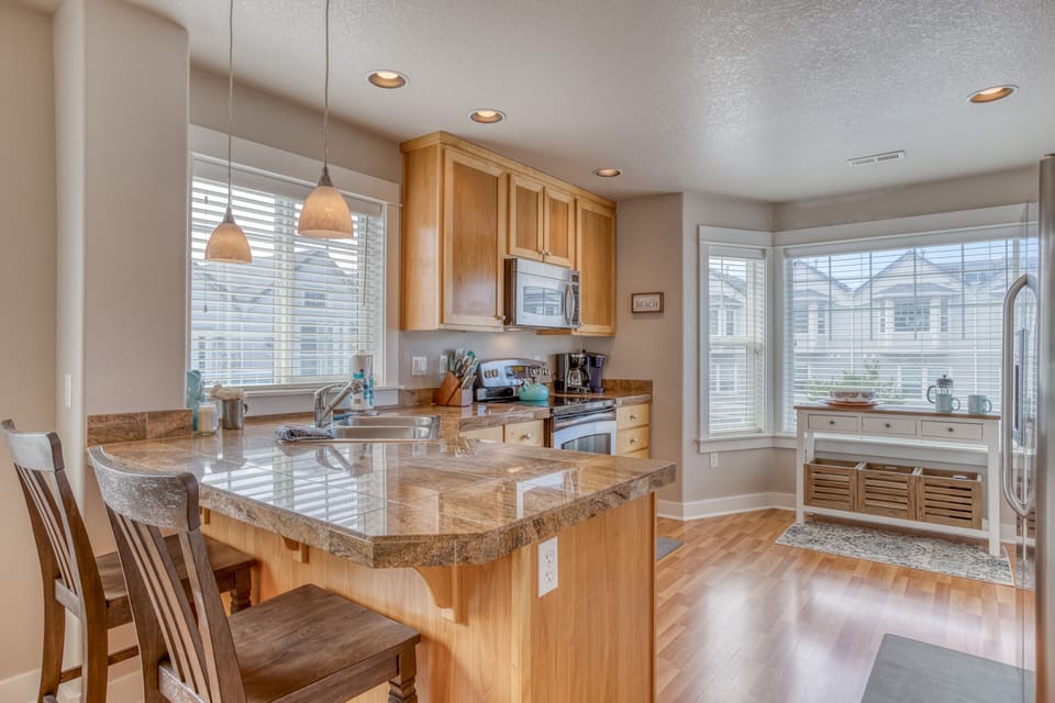 Kitchen with counter seating
