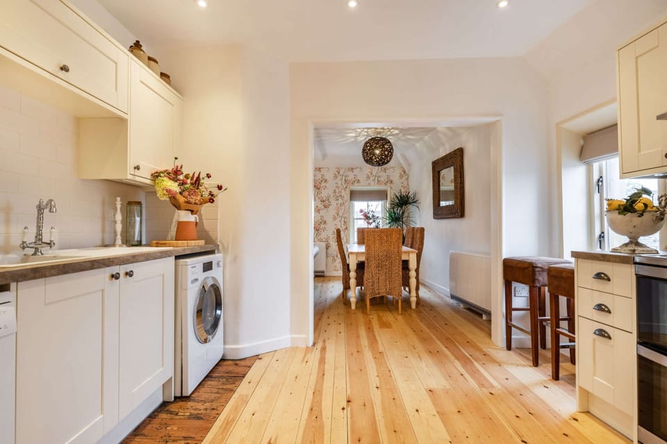 The Cotswold Guy Apartment Kitchen - StayCotswold