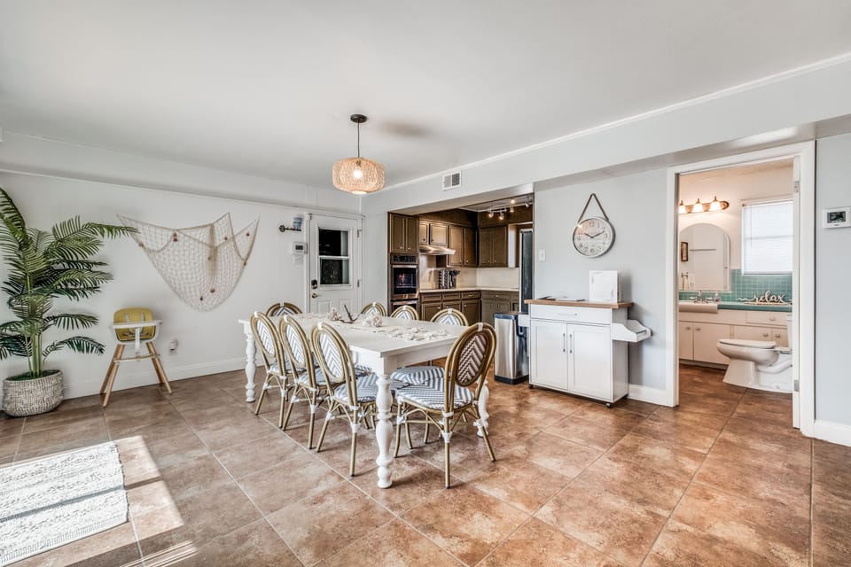 We brought the beach to San Antonio! Gather around the table for some good times and great food in this nautical-inspired dining room. The large table comfortably seats 8 so everyone can join in on the conversation and the smiles.
