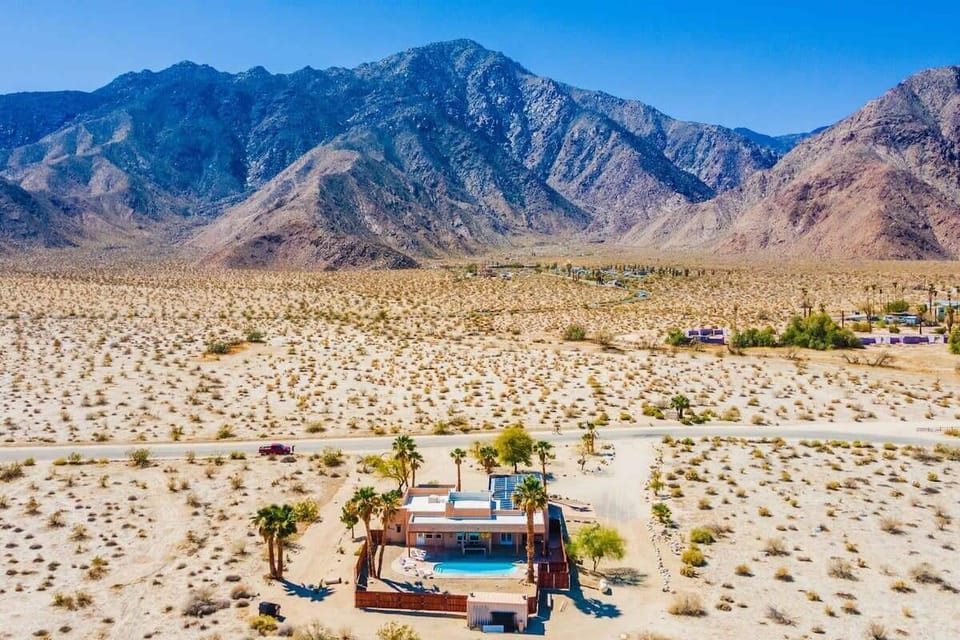 Welcome to the Moonlit Retreat: A 6-bedroom oasis in Borrego Springs
with a private pool and hot tub. Perfect for your desert escape! 🌌🌴