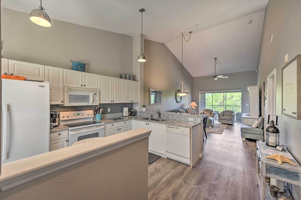 Kitchen | Keurig Coffee Maker | Blender | Toaster