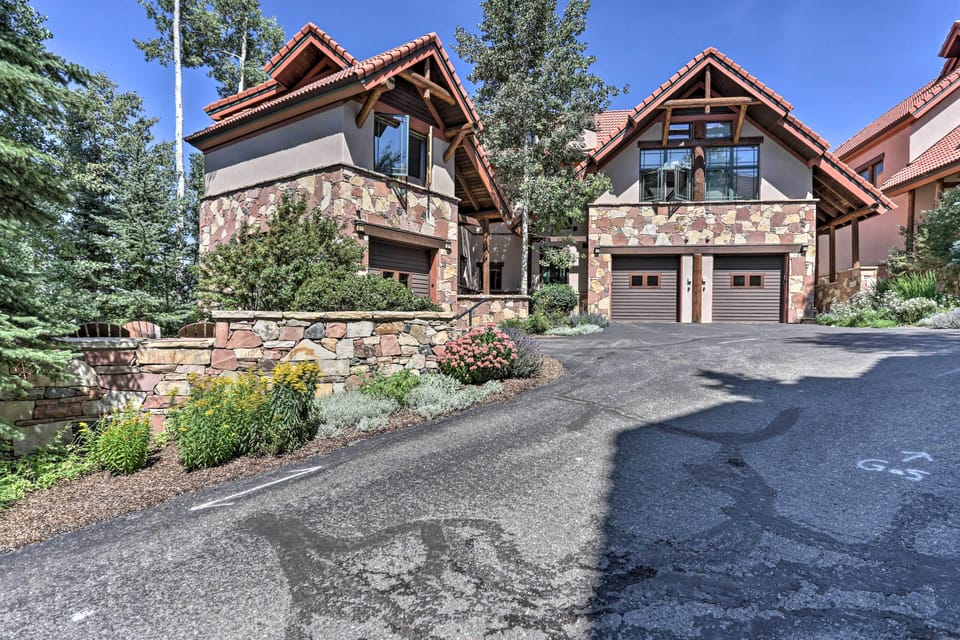 Townhome Exterior | Driveway (1 Vehicle) | Garage (1 Vehicle)