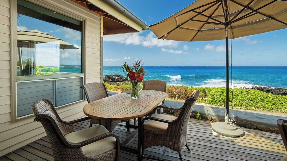 Honu Kai Villa - Oceanfront Dining Lanai - Parrish Kauai