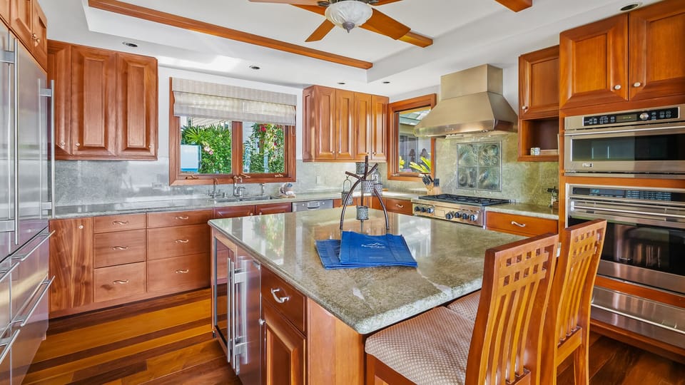 Honu Kai Villa - Gourmet Kitchen & Breakfast Bar - Parrish Kauai