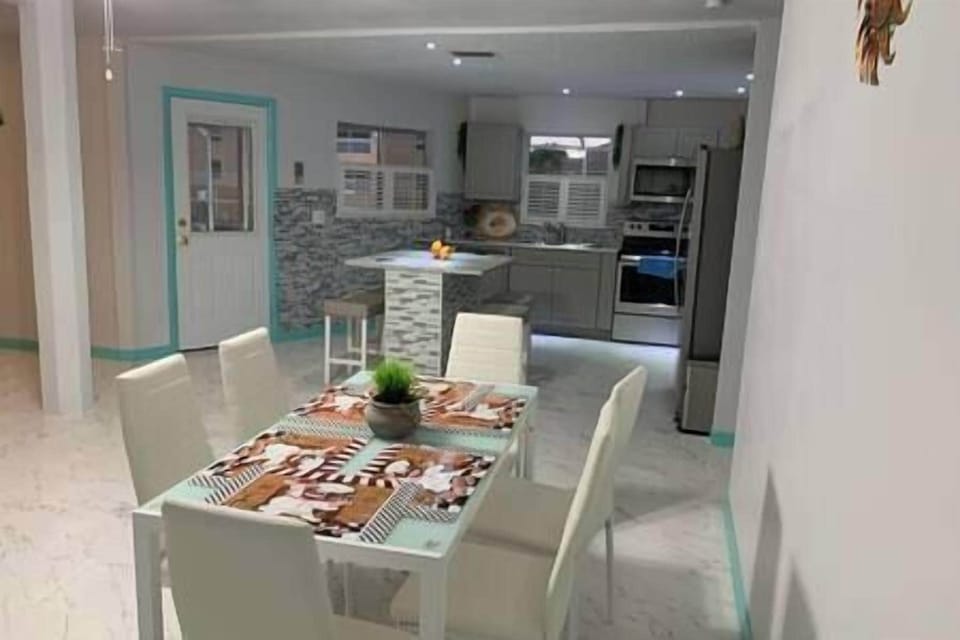 Dinning Area & Kitchen
