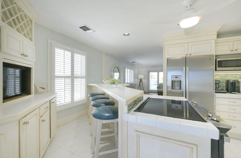Breakfast counter or extra dining space.