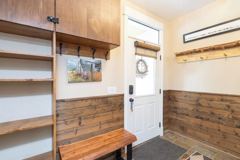 Spacious entry way