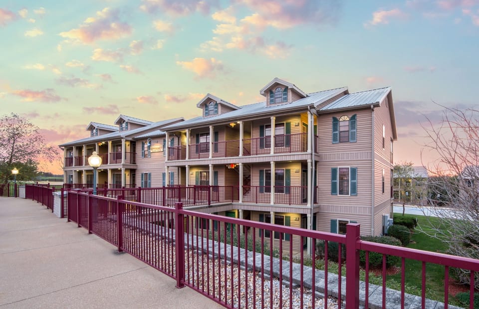You will love to enjoy a relaxing vacation at this prime destination!